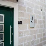 شقة Ariston