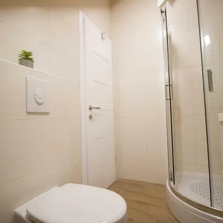 Ariston Apartment *